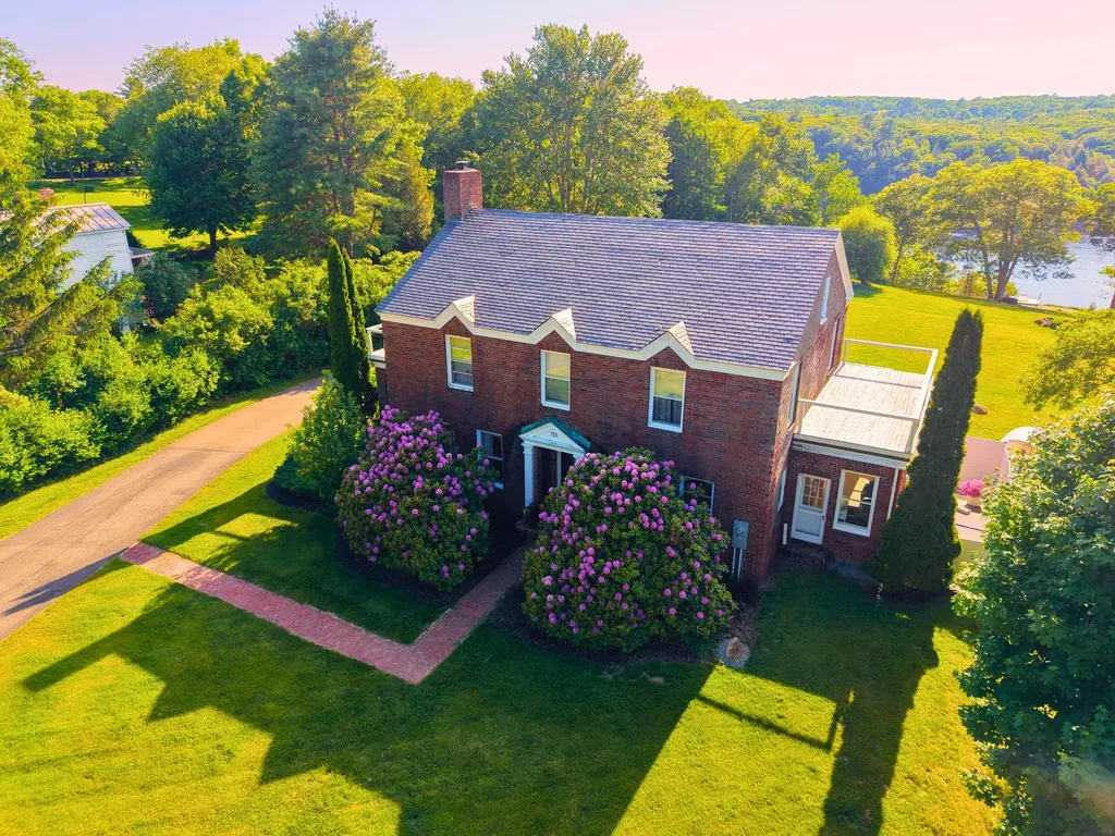 715 River Road Orrington ME 04474