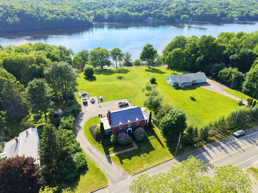 715 River Road Orrington ME 04474