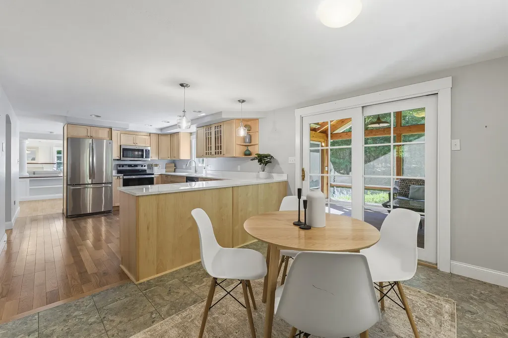 19 Field Avenue York ME 03909