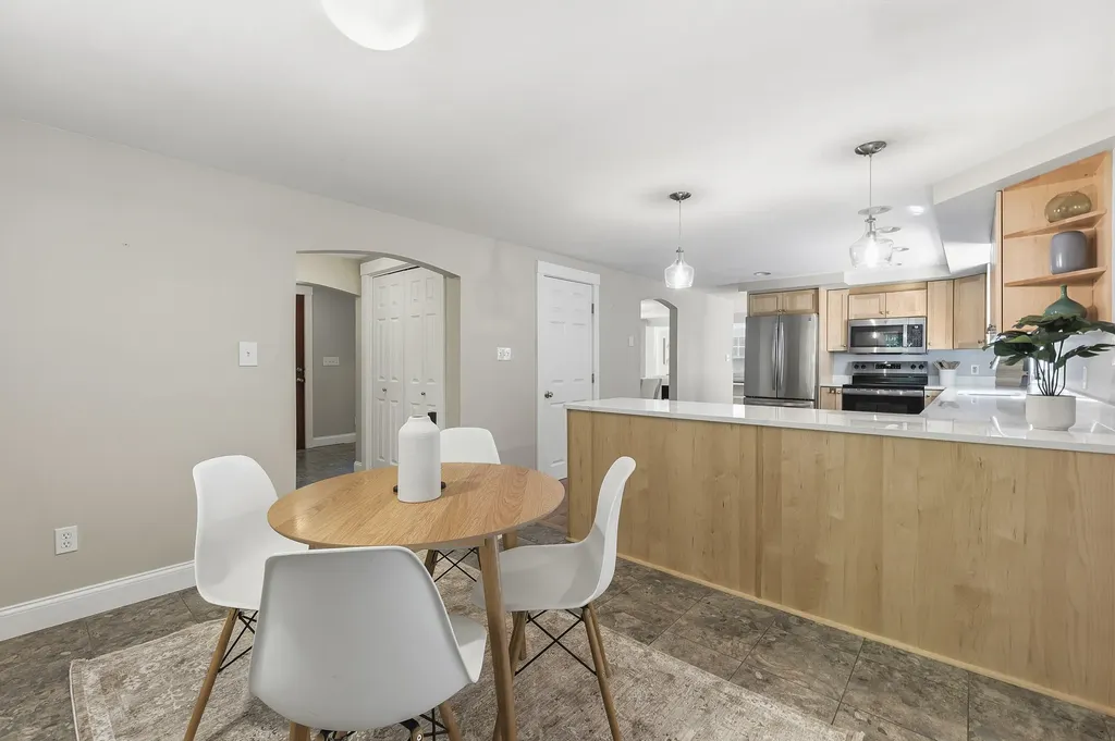 19 Field Avenue York ME 03909