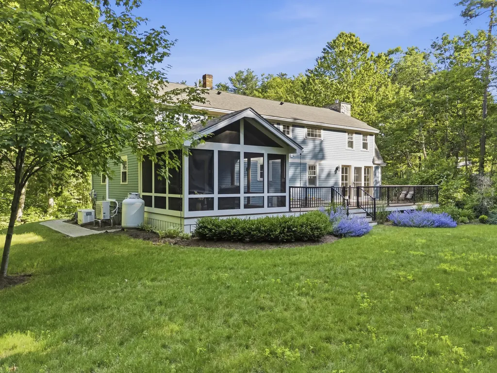 19 Field Avenue York ME 03909