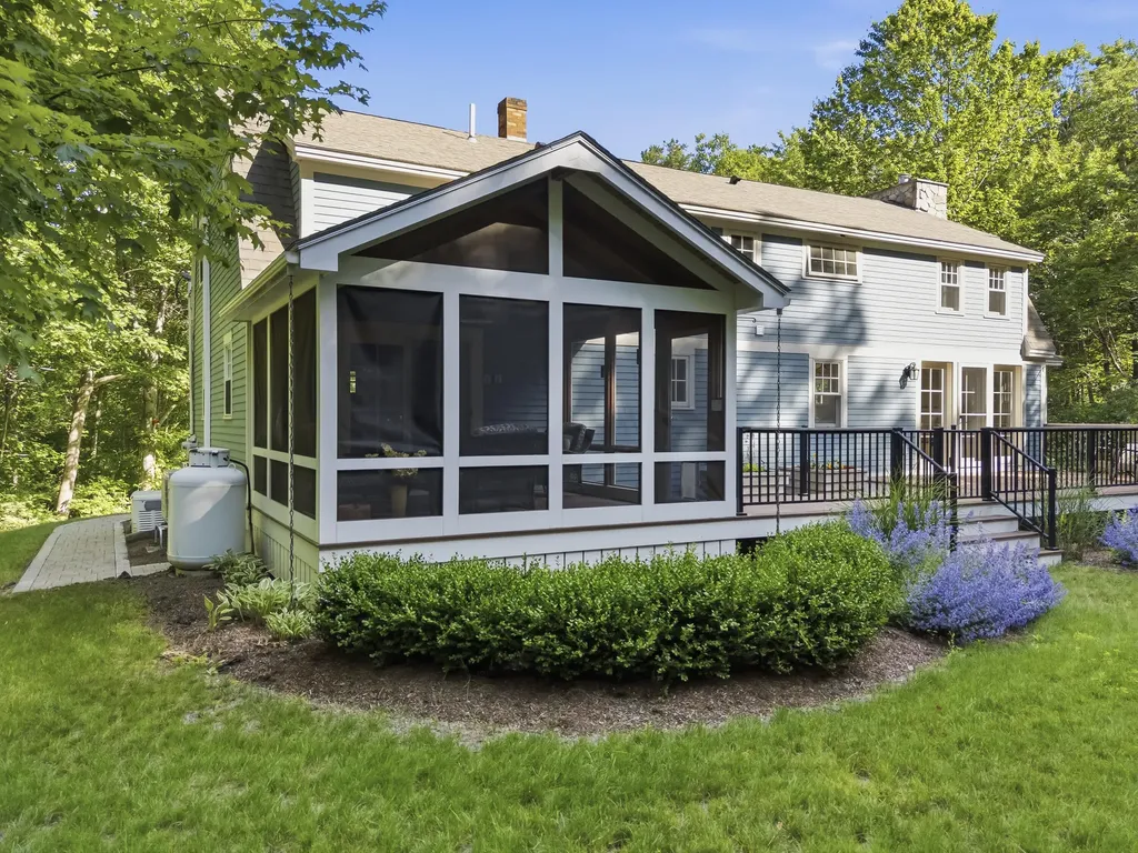 19 Field Avenue York ME 03909