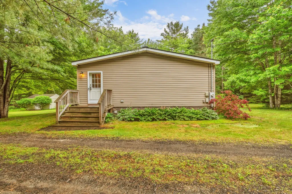 135 Ridgewood Drive Warren ME 04864