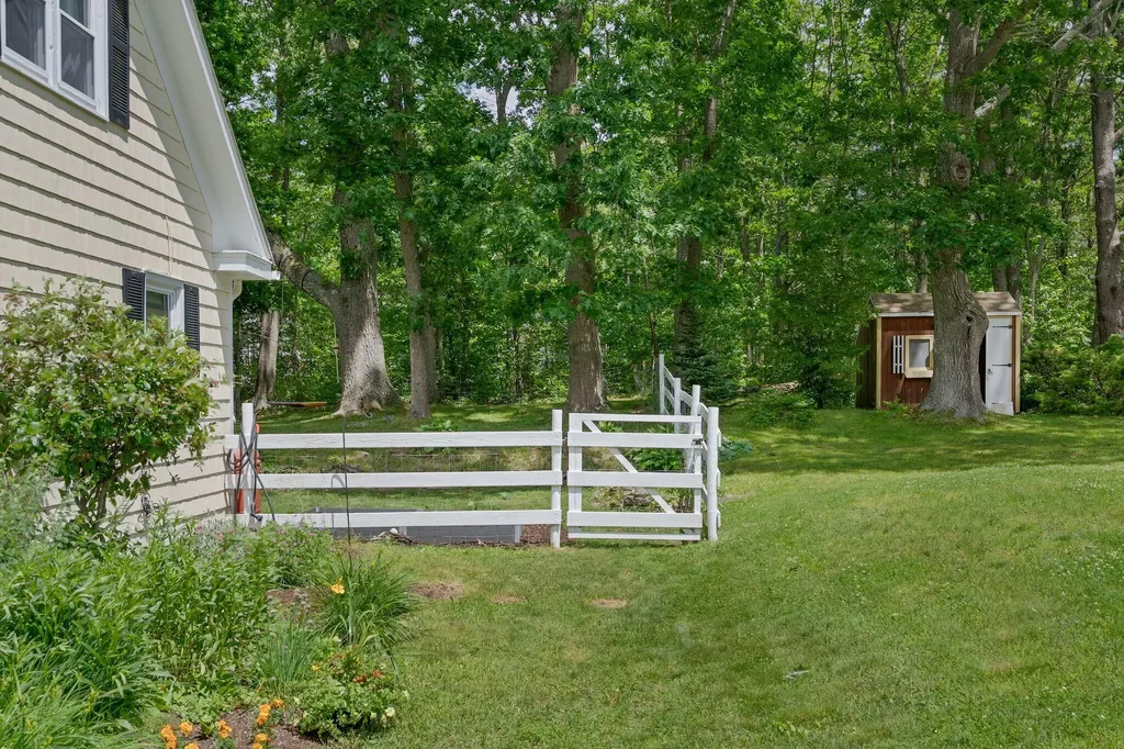 15 Oakwood Road Cape Elizabeth ME 04107