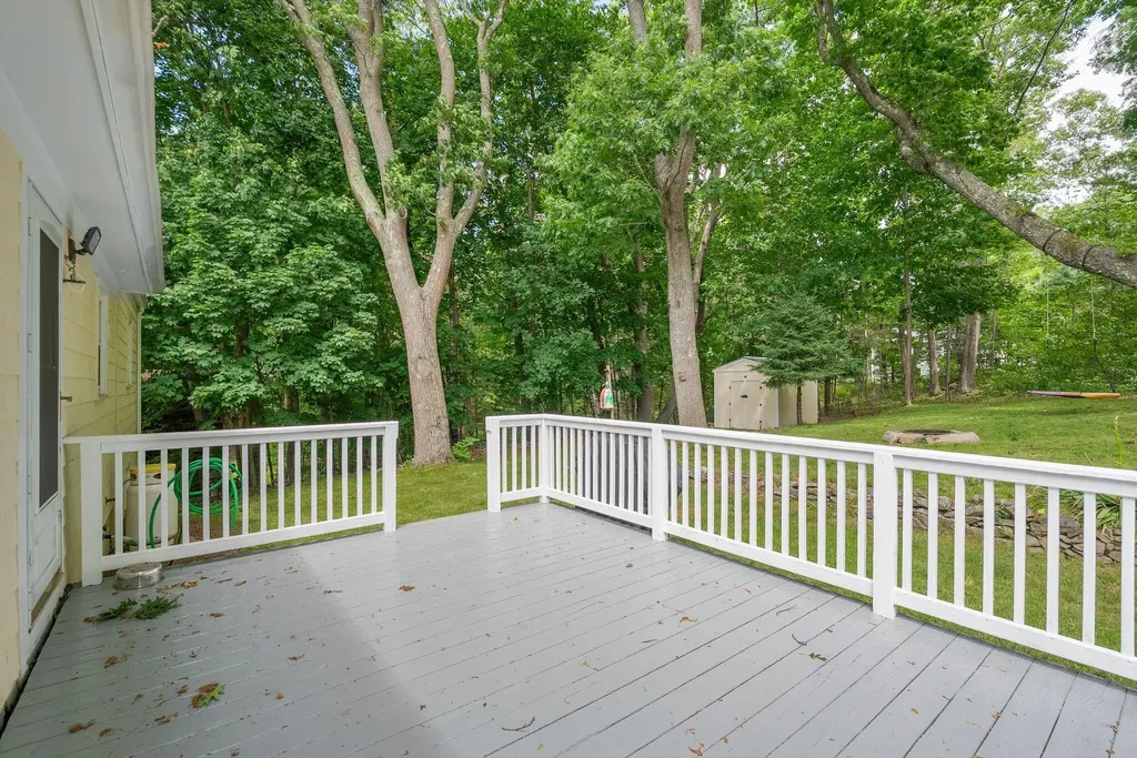 15 Oakwood Road Cape Elizabeth ME 04107
