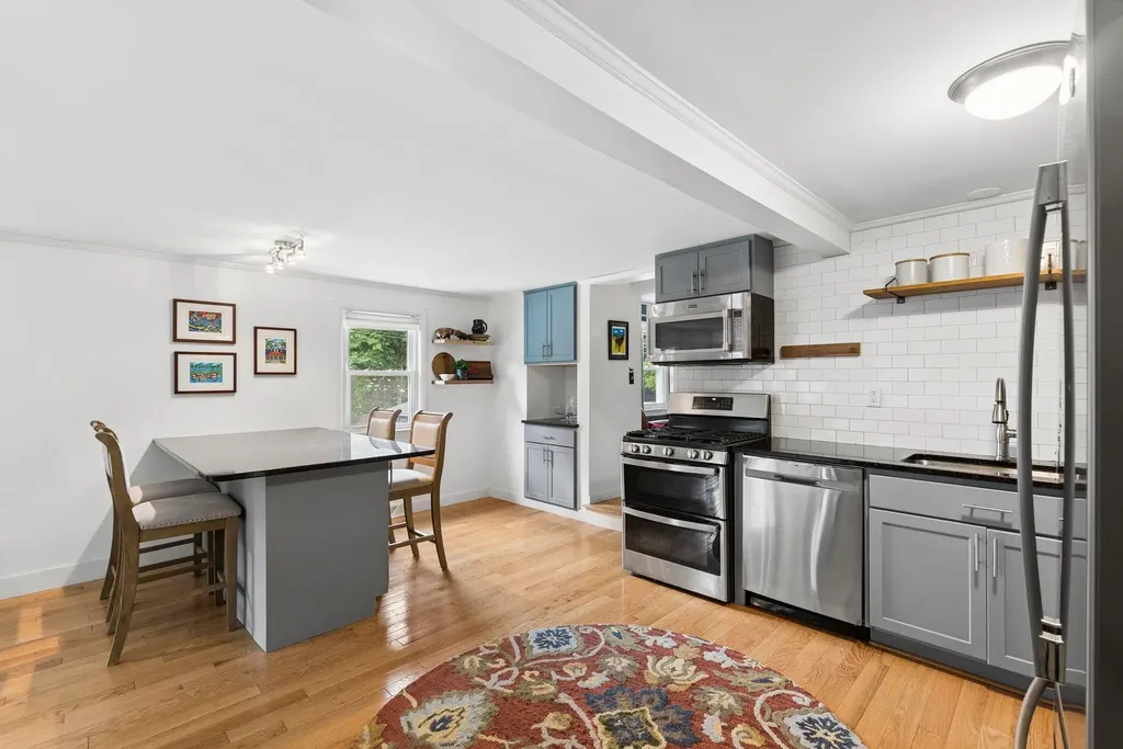 15 Oakwood Road Cape Elizabeth ME 04107