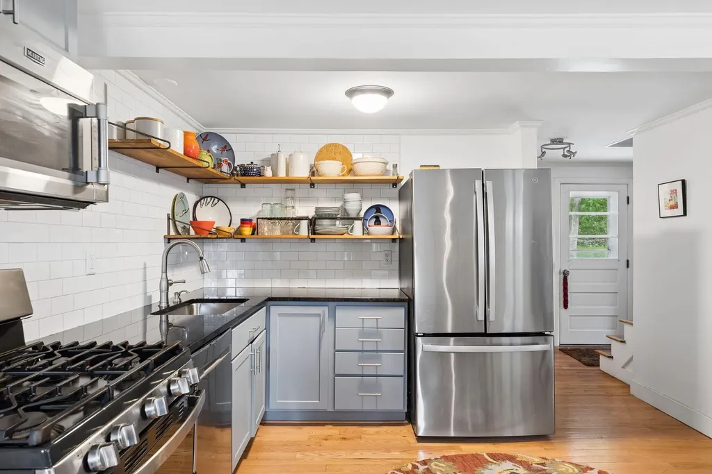 15 Oakwood Road Cape Elizabeth ME 04107