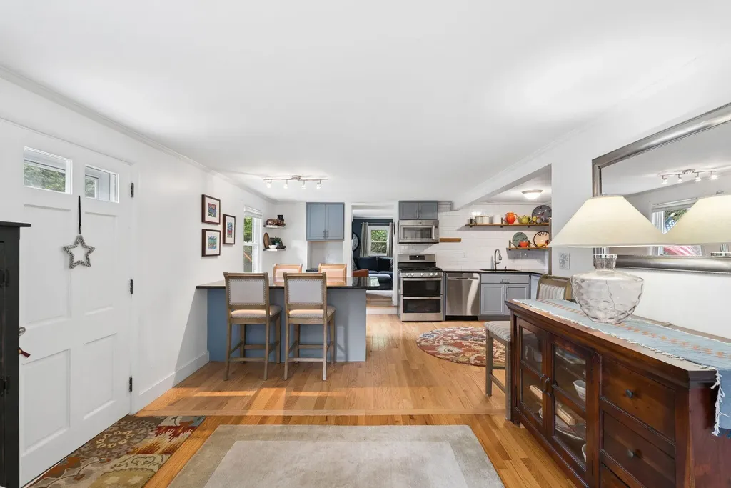15 Oakwood Road Cape Elizabeth ME 04107