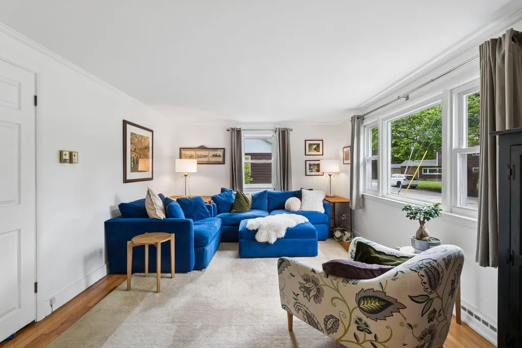 15 Oakwood Road Cape Elizabeth ME 04107