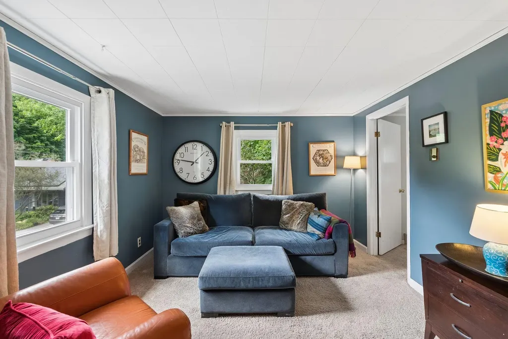 15 Oakwood Road Cape Elizabeth ME 04107