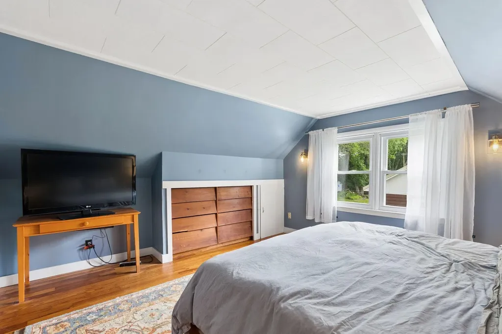 15 Oakwood Road Cape Elizabeth ME 04107