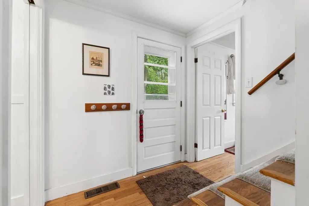 15 Oakwood Road Cape Elizabeth ME 04107