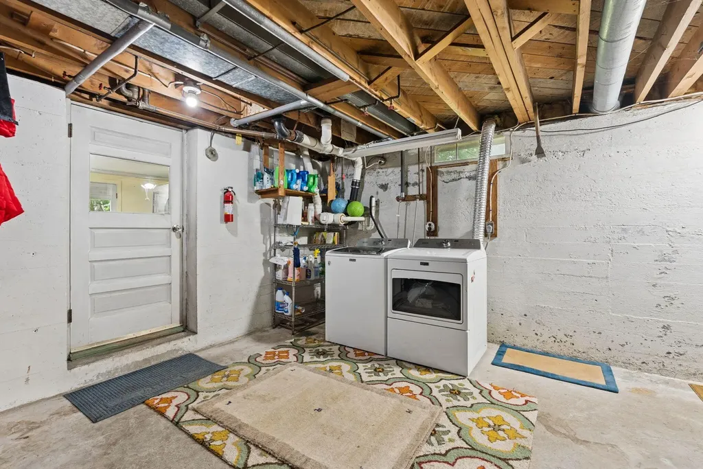 15 Oakwood Road Cape Elizabeth ME 04107