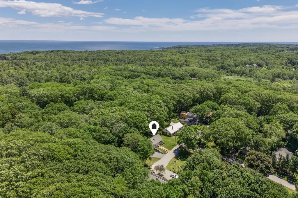 15 Oakwood Road Cape Elizabeth ME 04107