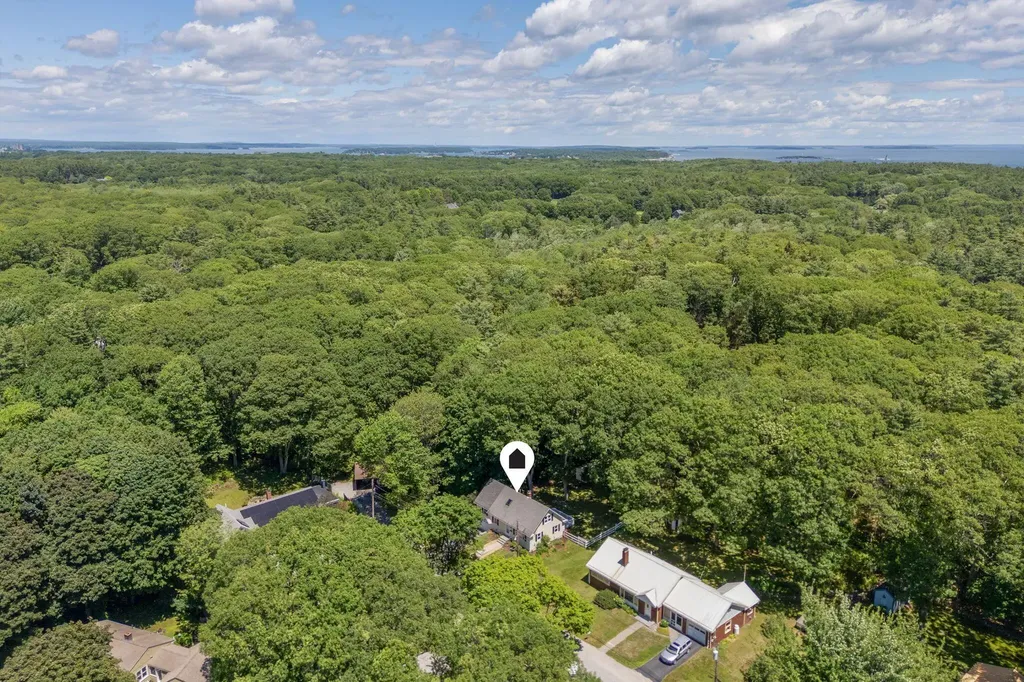 15 Oakwood Road Cape Elizabeth ME 04107