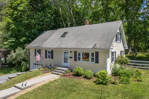 15 Oakwood Road Cape Elizabeth ME 04107