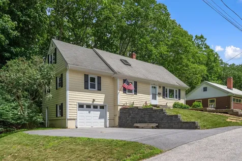 15 Oakwood Road Cape Elizabeth ME 04107