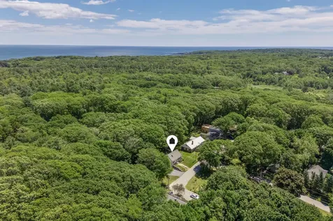 15 Oakwood Road Cape Elizabeth ME 04107