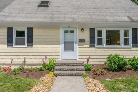 15 Oakwood Road Cape Elizabeth ME 04107