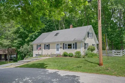 15 Oakwood Road Cape Elizabeth ME 04107