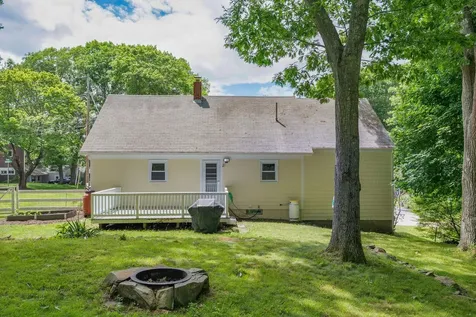 15 Oakwood Road Cape Elizabeth ME 04107