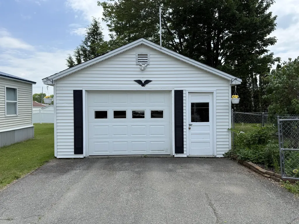 6 G Street Bangor ME 04401