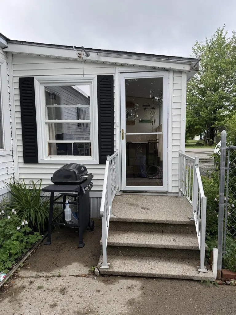 6 G Street Bangor ME 04401