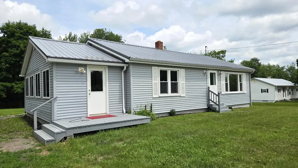 986 Main Road Eddington ME 04428
