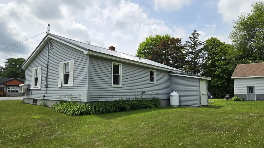986 Main Road Eddington ME 04428