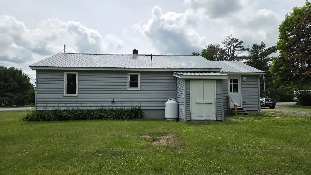 986 Main Road Eddington ME 04428
