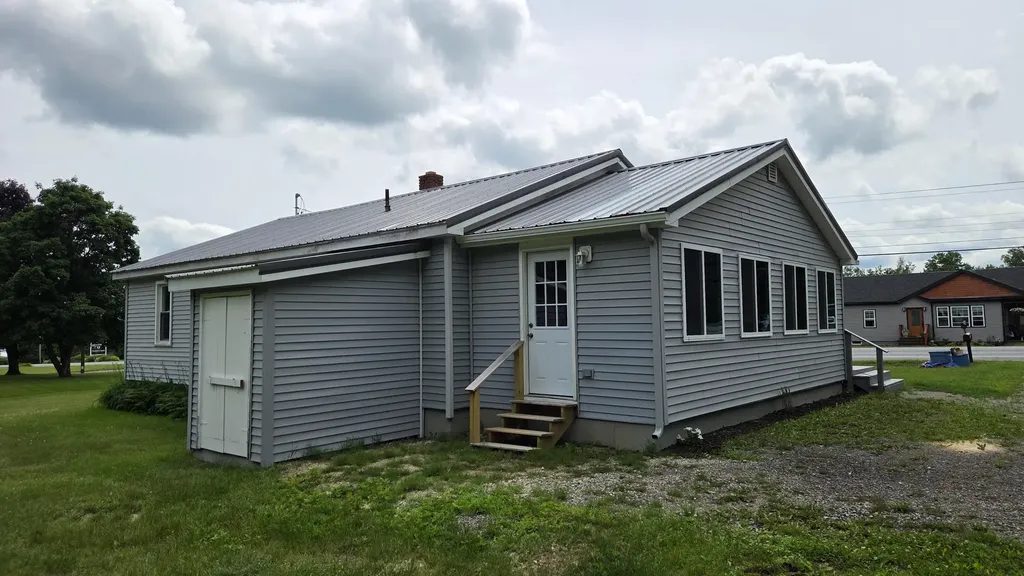 986 Main Road Eddington ME 04428