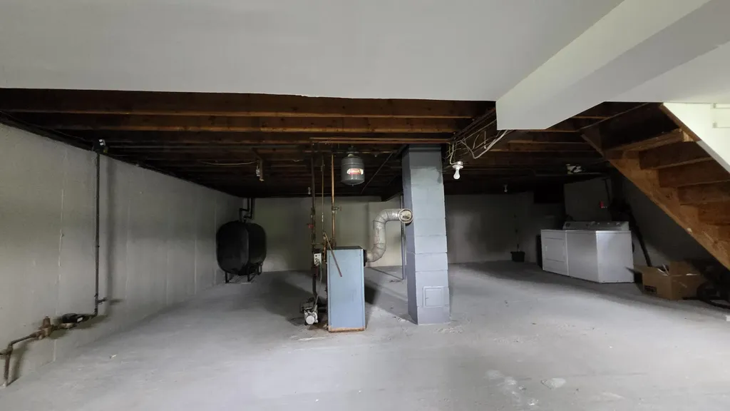 986 Main Road Eddington ME 04428