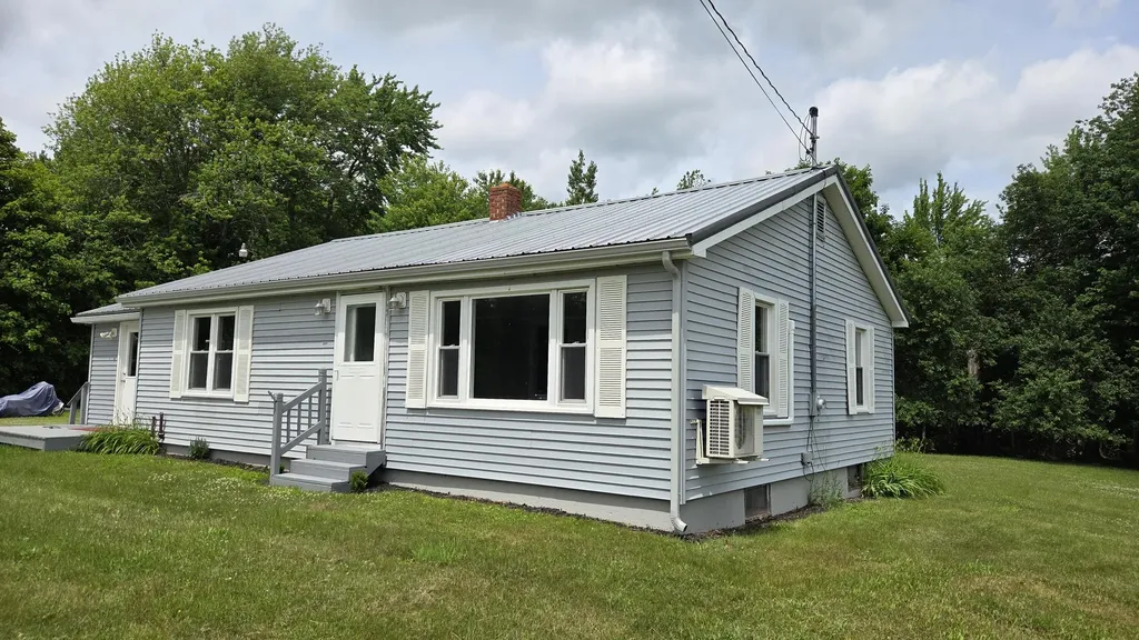 986 Main Road Eddington ME 04428