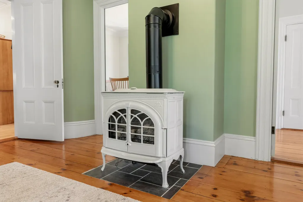 27 Highland Avenue South Berwick ME 03908
