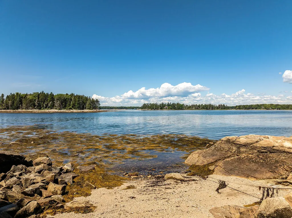 169 Island Avenue Saint George ME 04860
