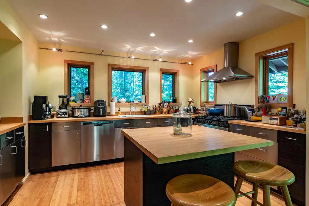 169 Island Avenue Saint George ME 04860