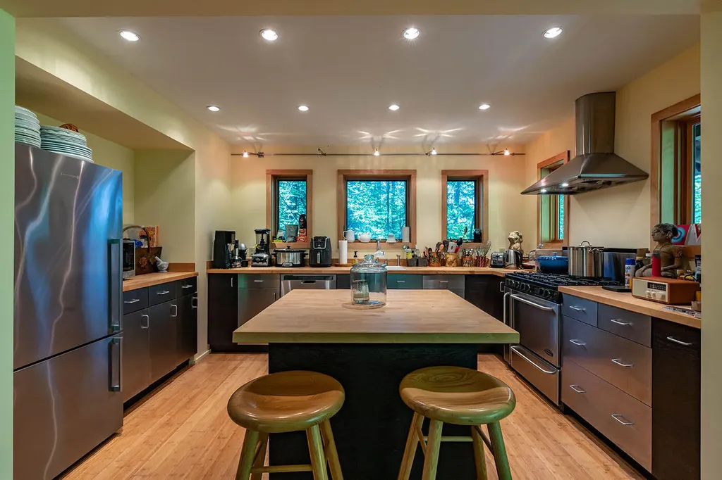 169 Island Avenue Saint George ME 04860