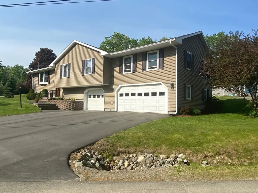 5 Michael Drive Baileyville ME 04694