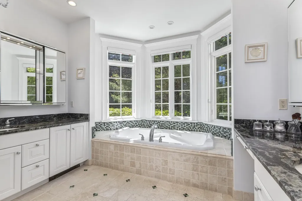 37 Alliquippa Road Phippsburg ME 04562