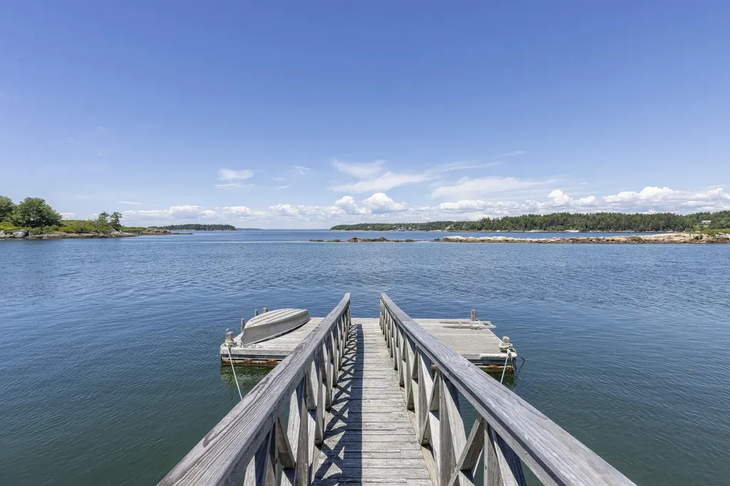 37 Alliquippa Road Phippsburg ME 04562