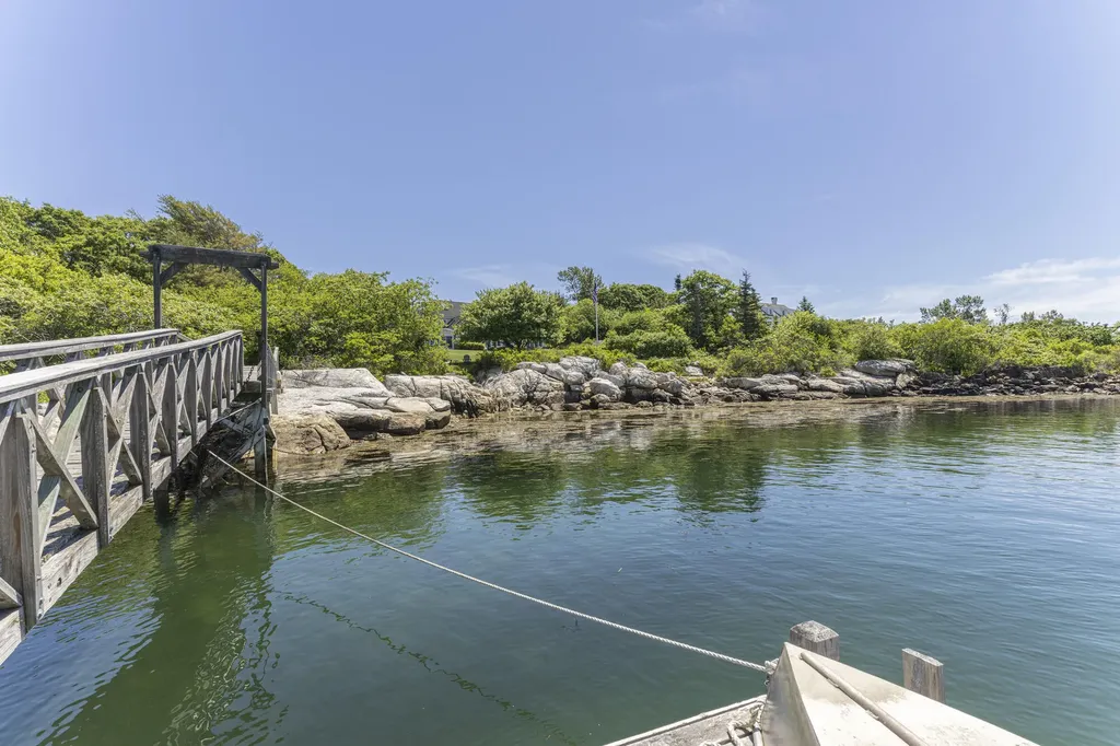 37 Alliquippa Road Phippsburg ME 04562