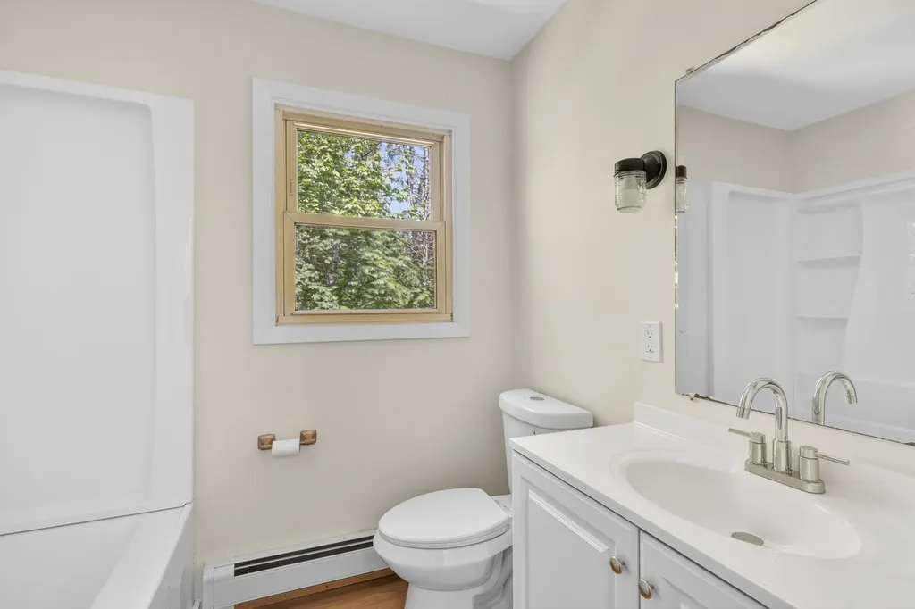 19 Robin Road Edgecomb ME 04556