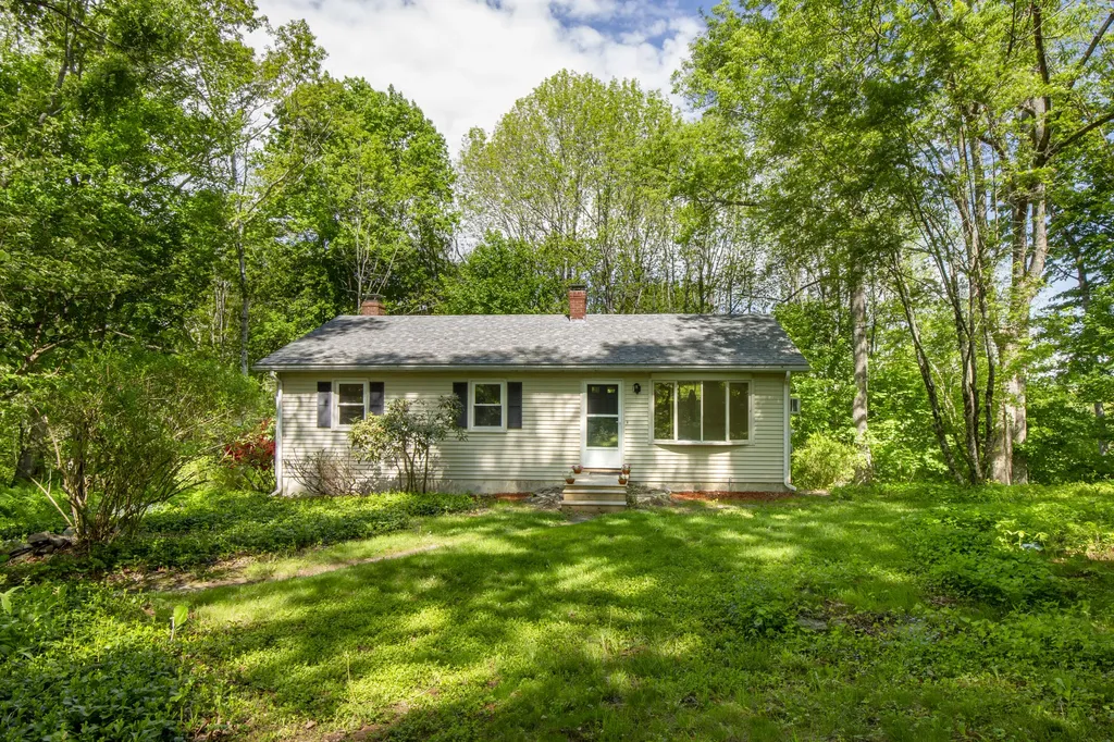 19 Robin Road Edgecomb ME 04556