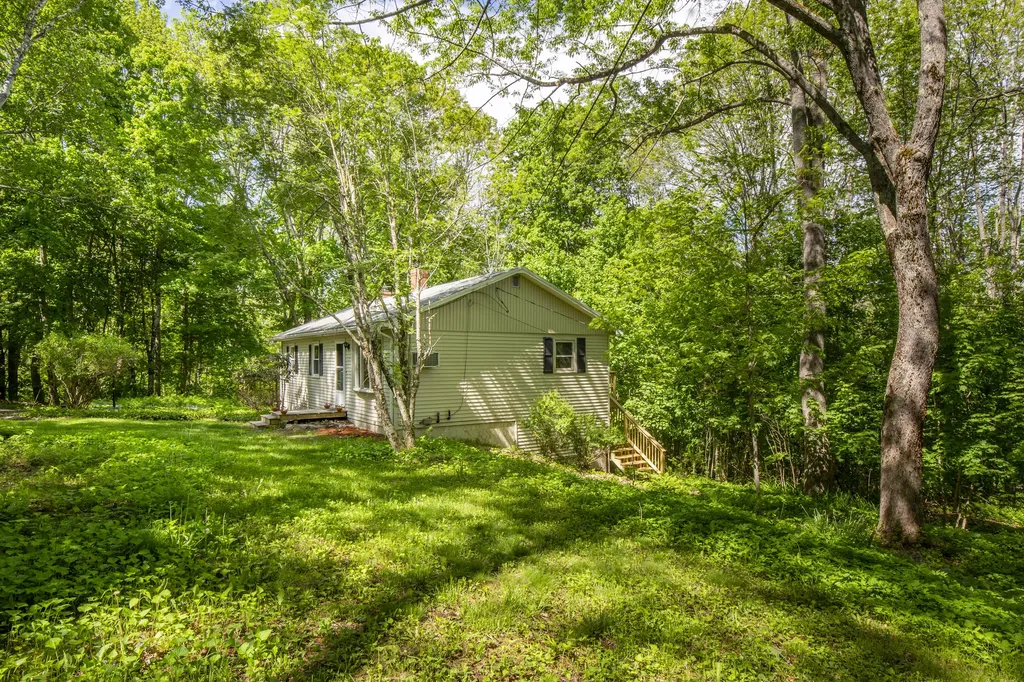 19 Robin Road Edgecomb ME 04556