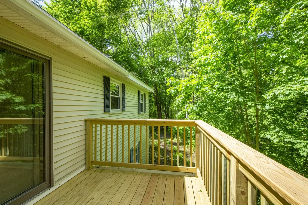 19 Robin Road Edgecomb ME 04556