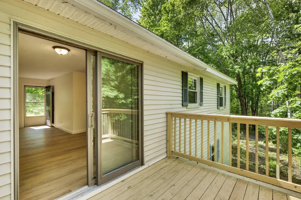 19 Robin Road Edgecomb ME 04556