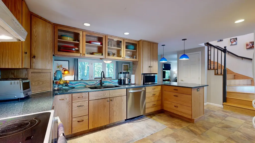 25 Delcliffe Lane Lewiston ME 04240