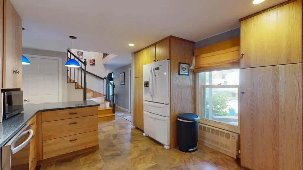 25 Delcliffe Lane Lewiston ME 04240