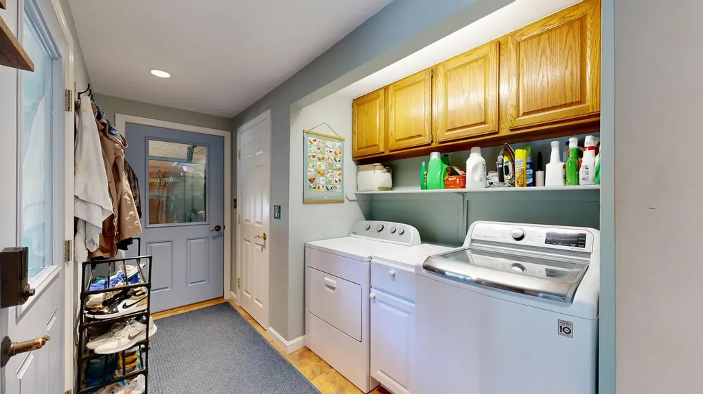 25 Delcliffe Lane Lewiston ME 04240