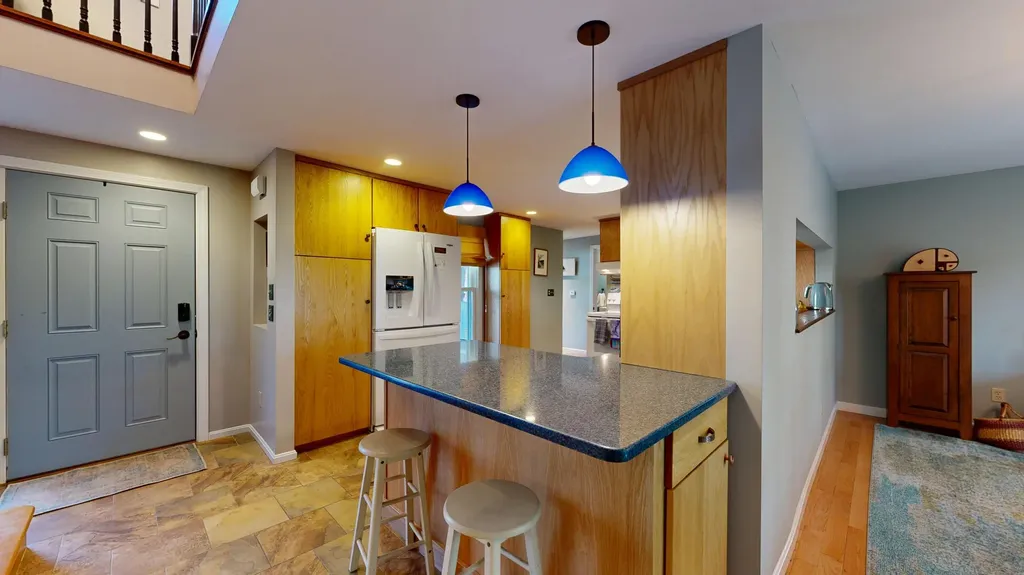 25 Delcliffe Lane Lewiston ME 04240